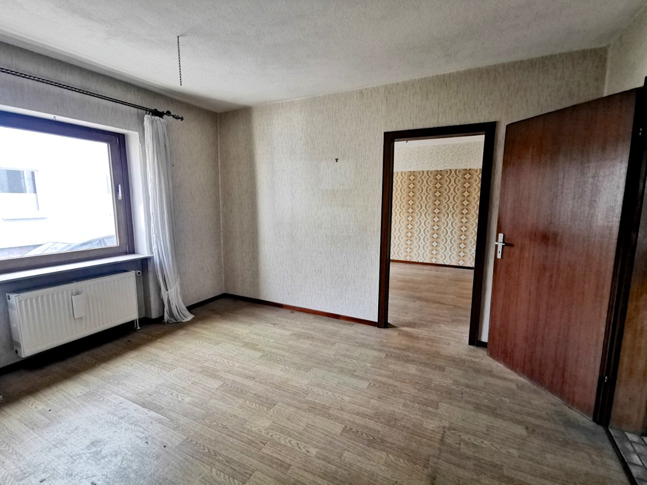 *Einfamilienhaus mit Garten und Garage zum Selbstgestalten*