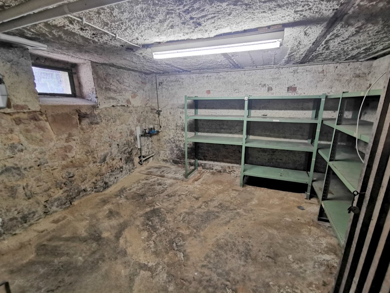 *Einfamilienhaus mit Garten und Garage zum Selbstgestalten*