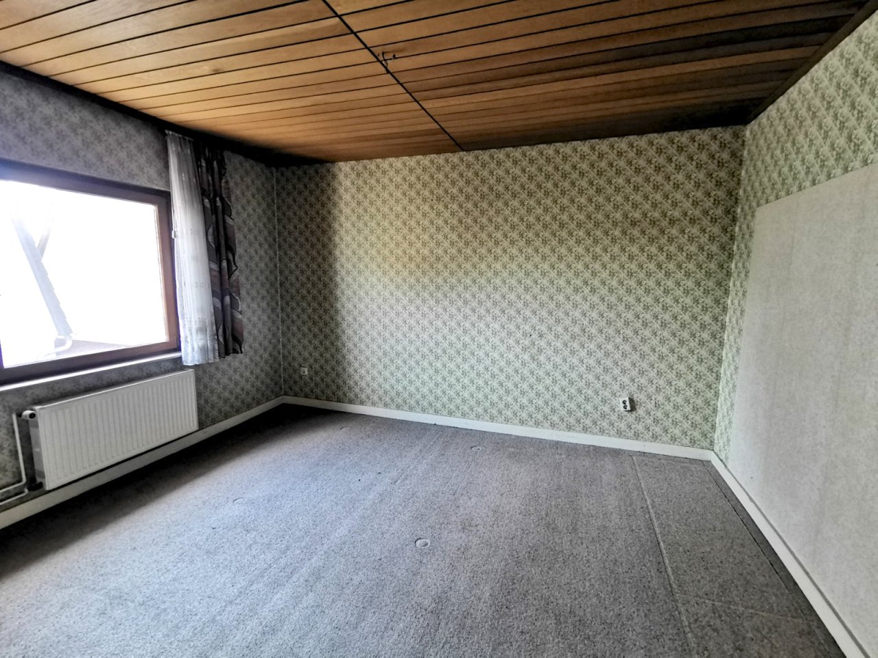 *Einfamilienhaus mit Garten und Garage zum Selbstgestalten*