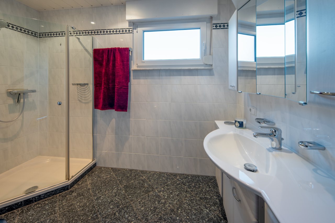 *Grosszügiges Reihenmittelhaus mit Garten in ruhiger Lage*