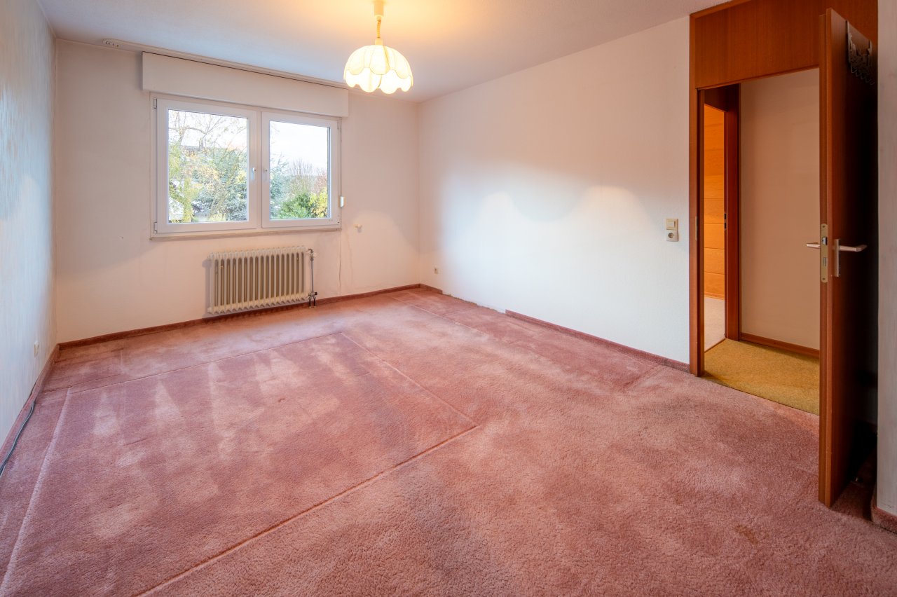*Grosszügiges Reihenmittelhaus mit Garten in ruhiger Lage*