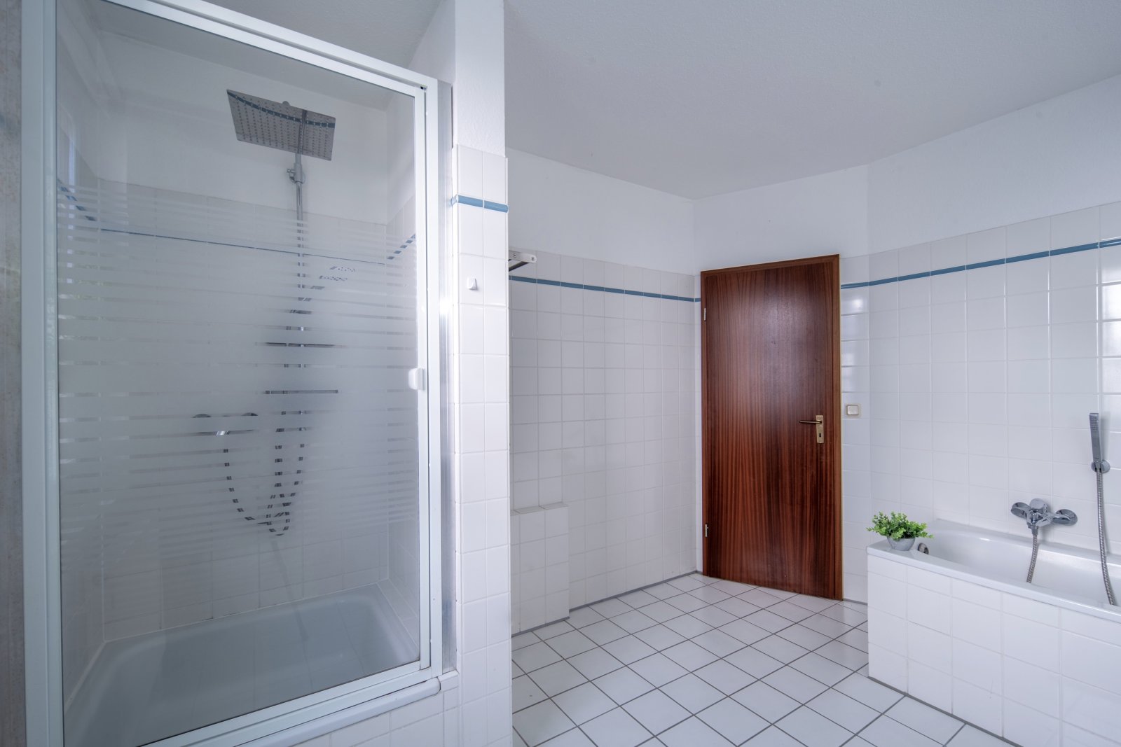 3-Zimmer / Wie im eigenem Haus *IDEAL FÜR PAARE + SINGLES*