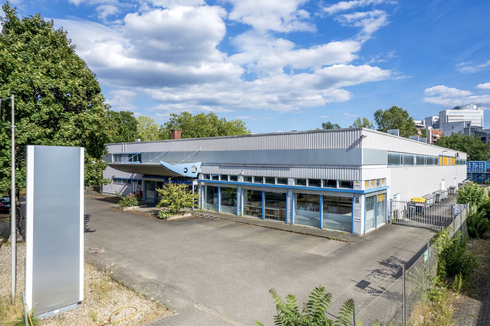 Produktionsgebäude mit Büro- und Lagerfläche