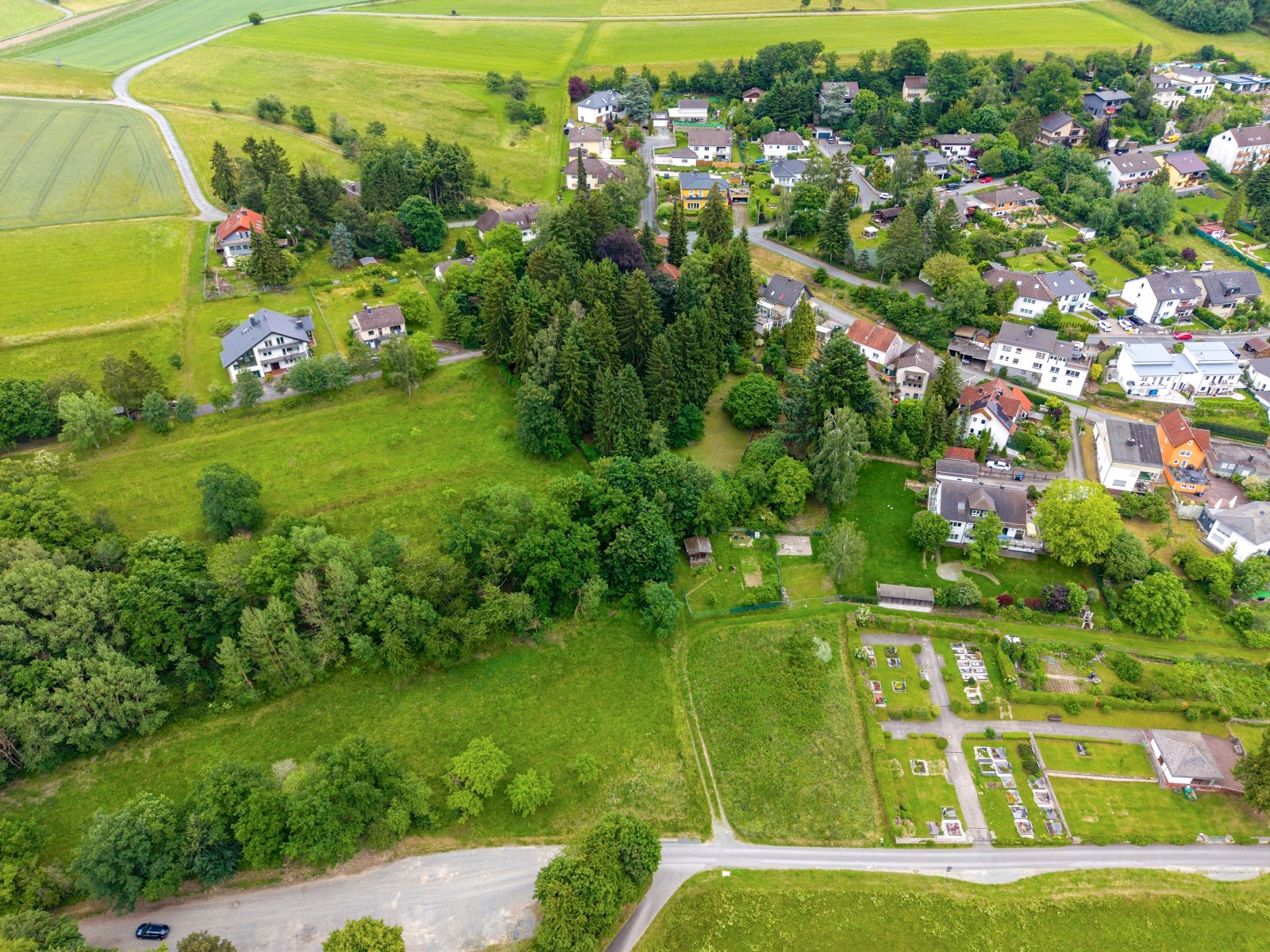 Grosszügiges Grundstück in Dorfweil*