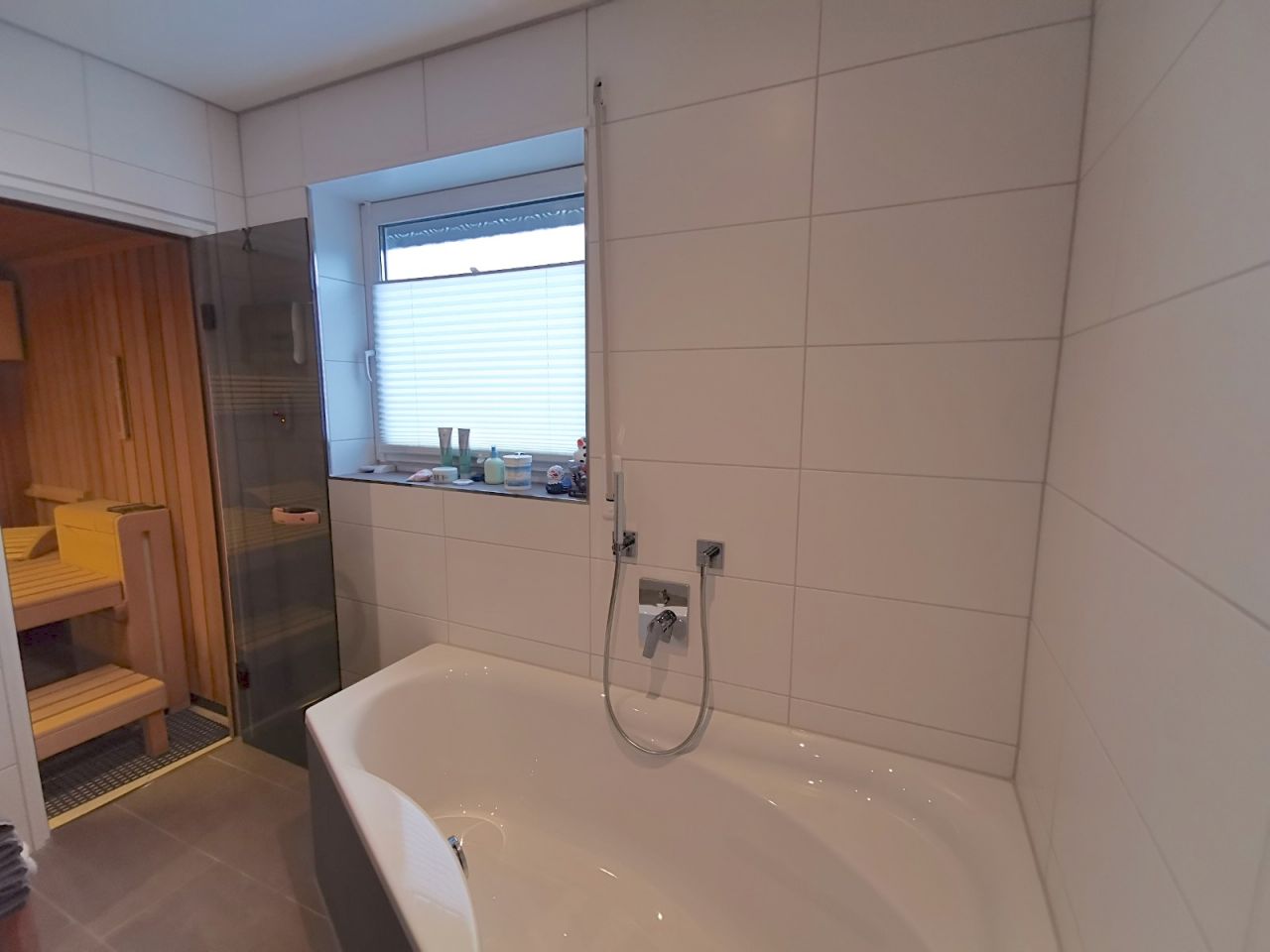 EG_Bad mit Eckbadewanne EG_Bad mit Eckbadewanne