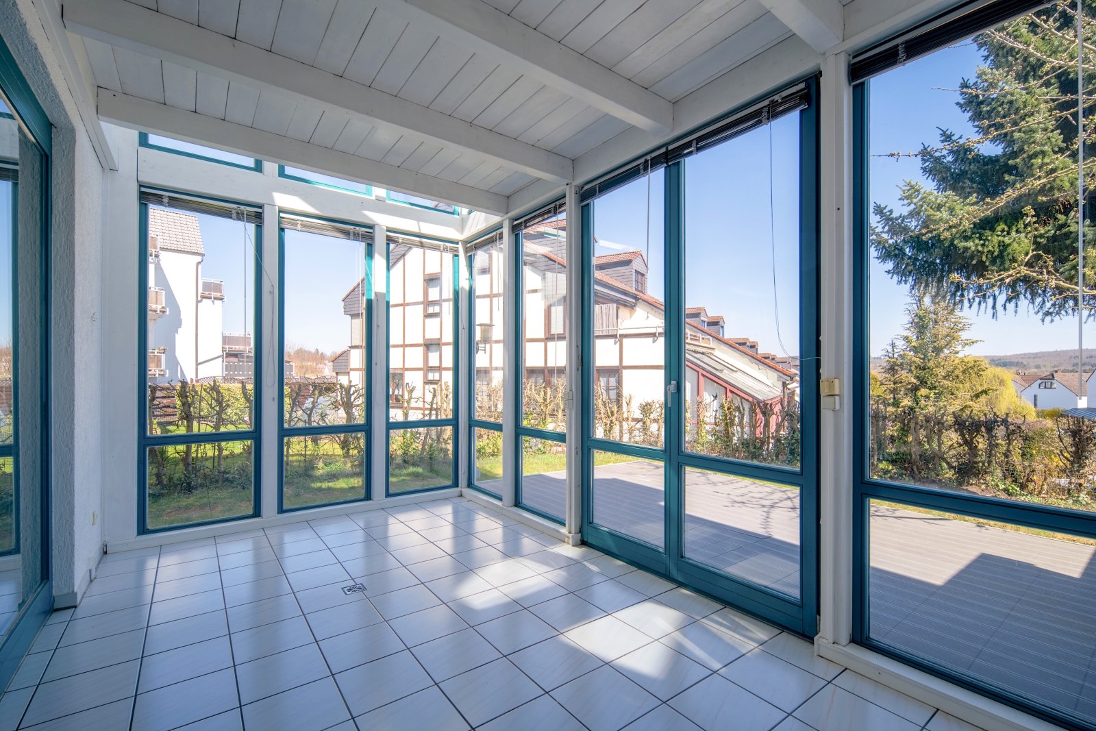 Usingen: 3-Zimmer / Wie im eigenem Haus *IDEAL FÜR PAARE + SINGLES* 