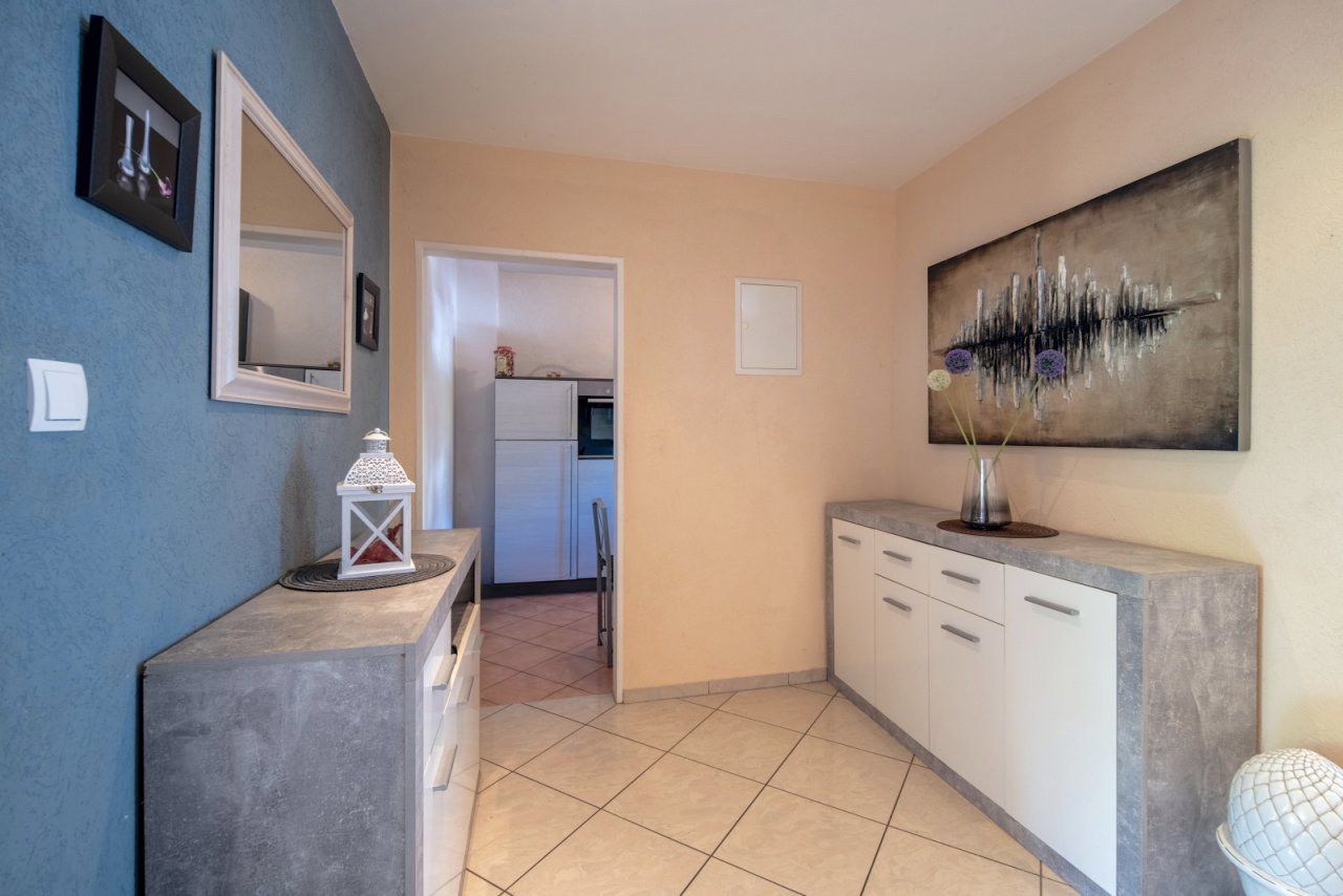 EG_Grosszügiger Eingangsbereich/ Garderobe EG_Grosszügiger Eingangsbereich/ Garderobe