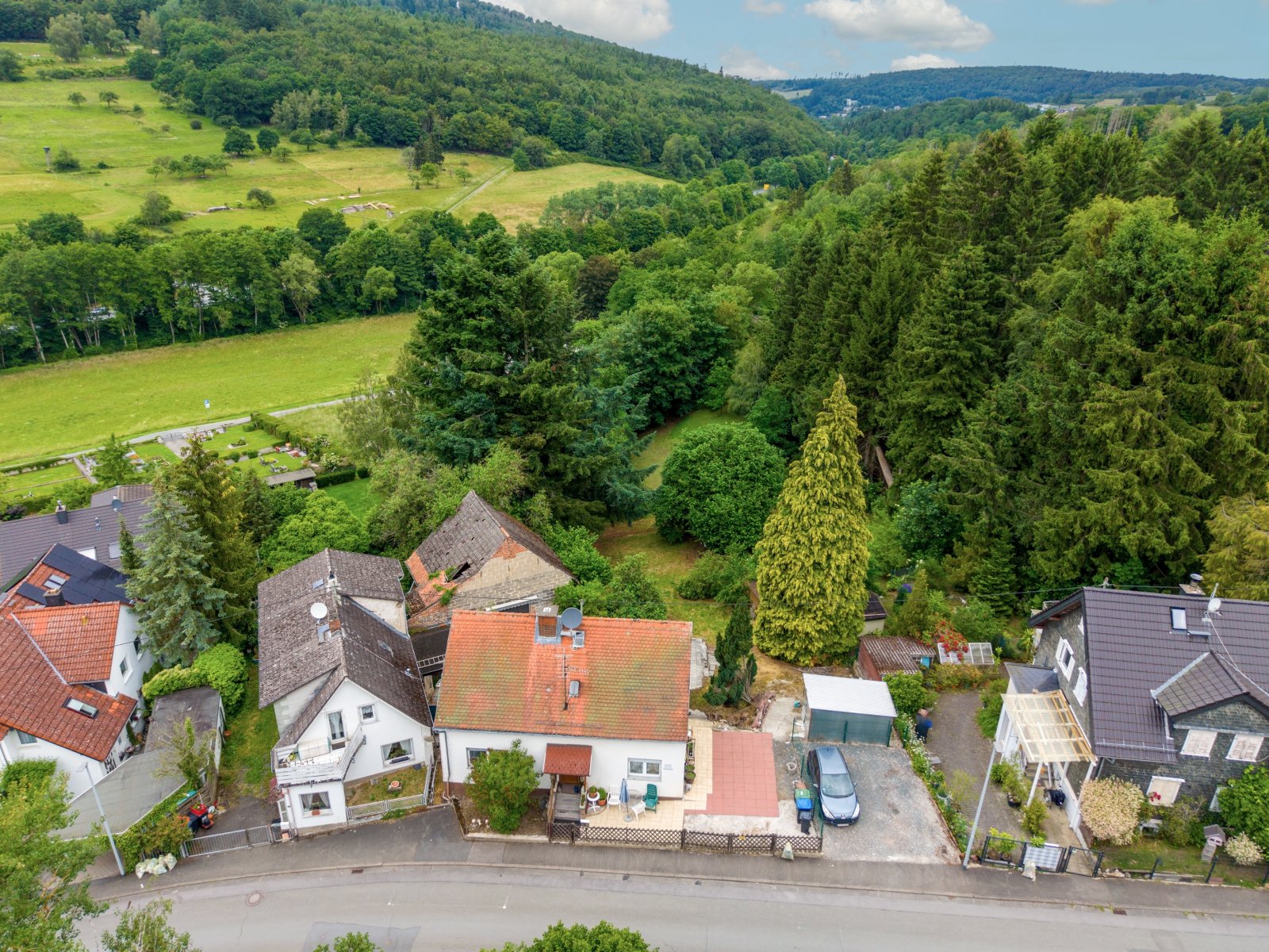 Grosszügiges Grundstück in Dorfweil* Grosszügiges Grundstück in Dorfweil*