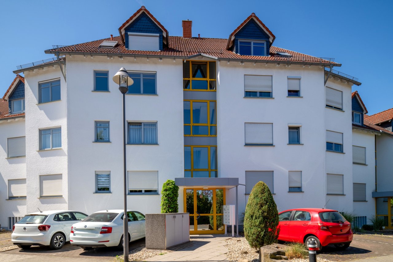 Strassenansicht Mehrfamilienhaus