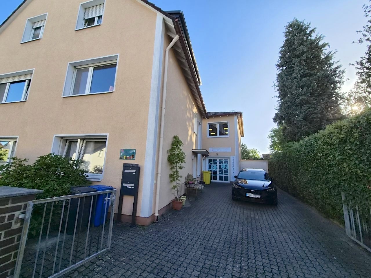 Oberursel (Taunus): Saniertes Büro- und Lagerhaus in Bommersheim 